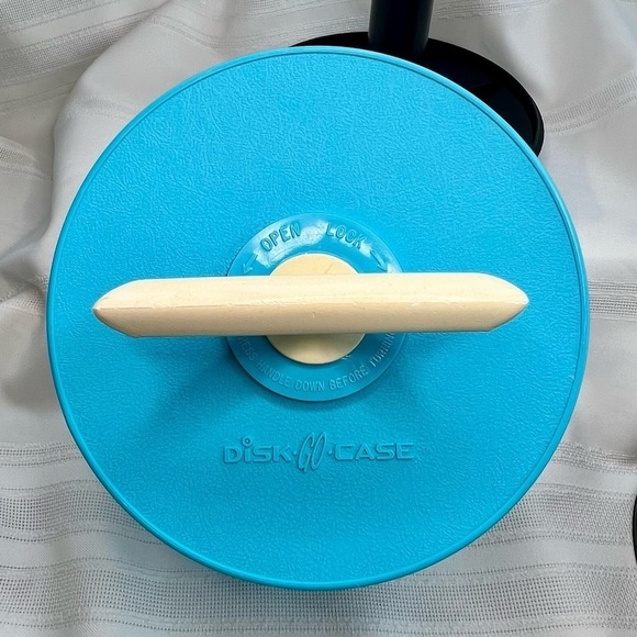 VTG Disk-Go-Case & 40 45rpm Records ‘60’s 70’s ‘80’s EUC - Picture 8 of 11